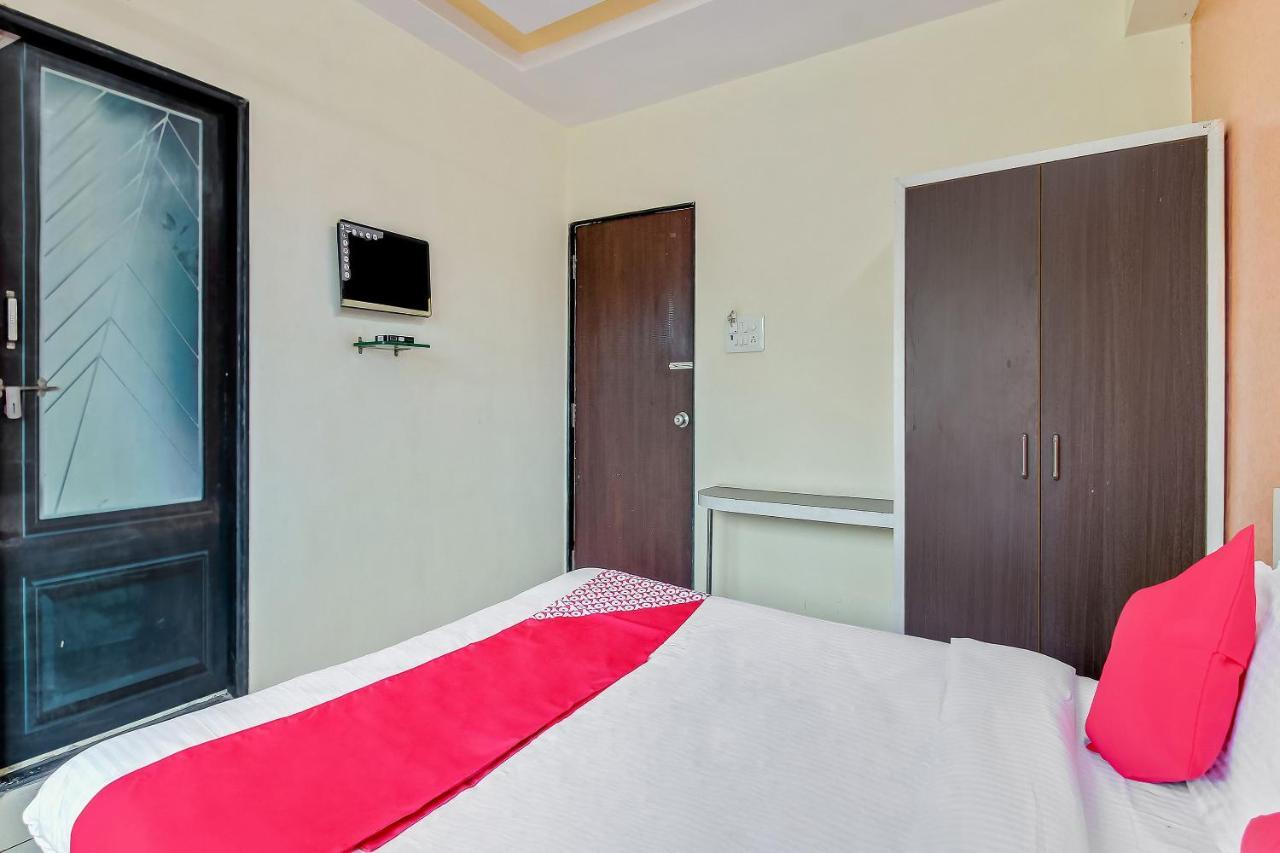 Oyo Flagship 48365 Hotel Shiva'S Castle Chalisgaon Room photo