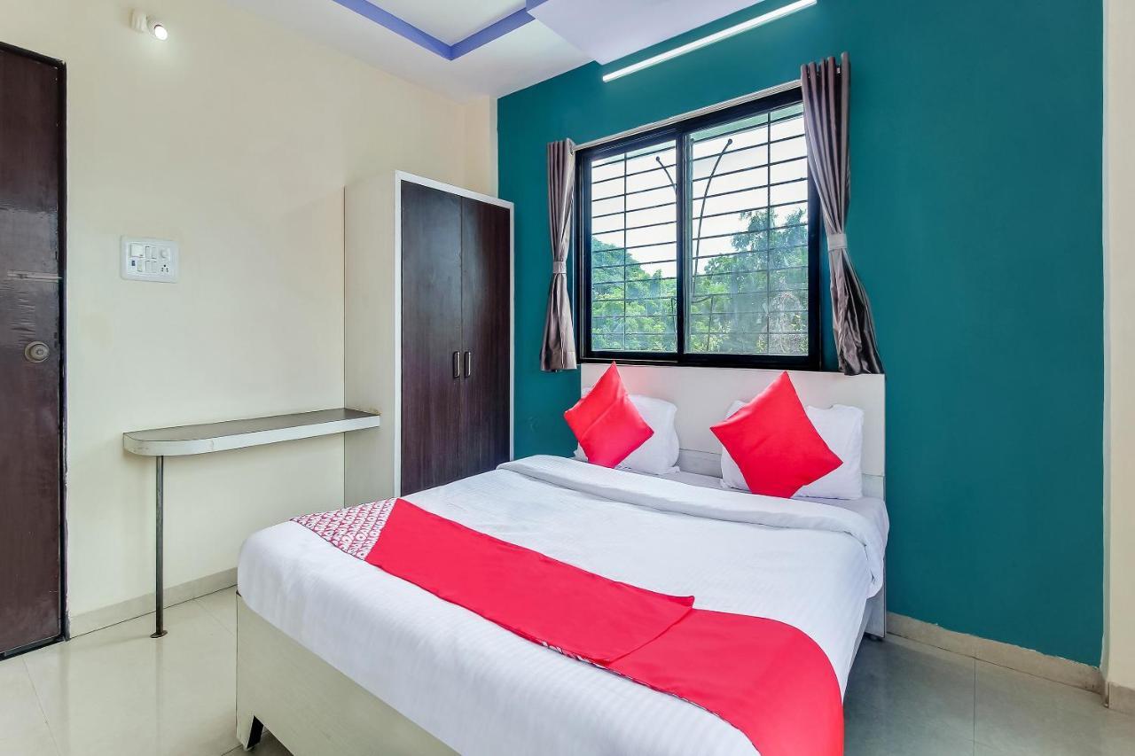 Oyo Flagship 48365 Hotel Shiva'S Castle Chalisgaon Exterior photo